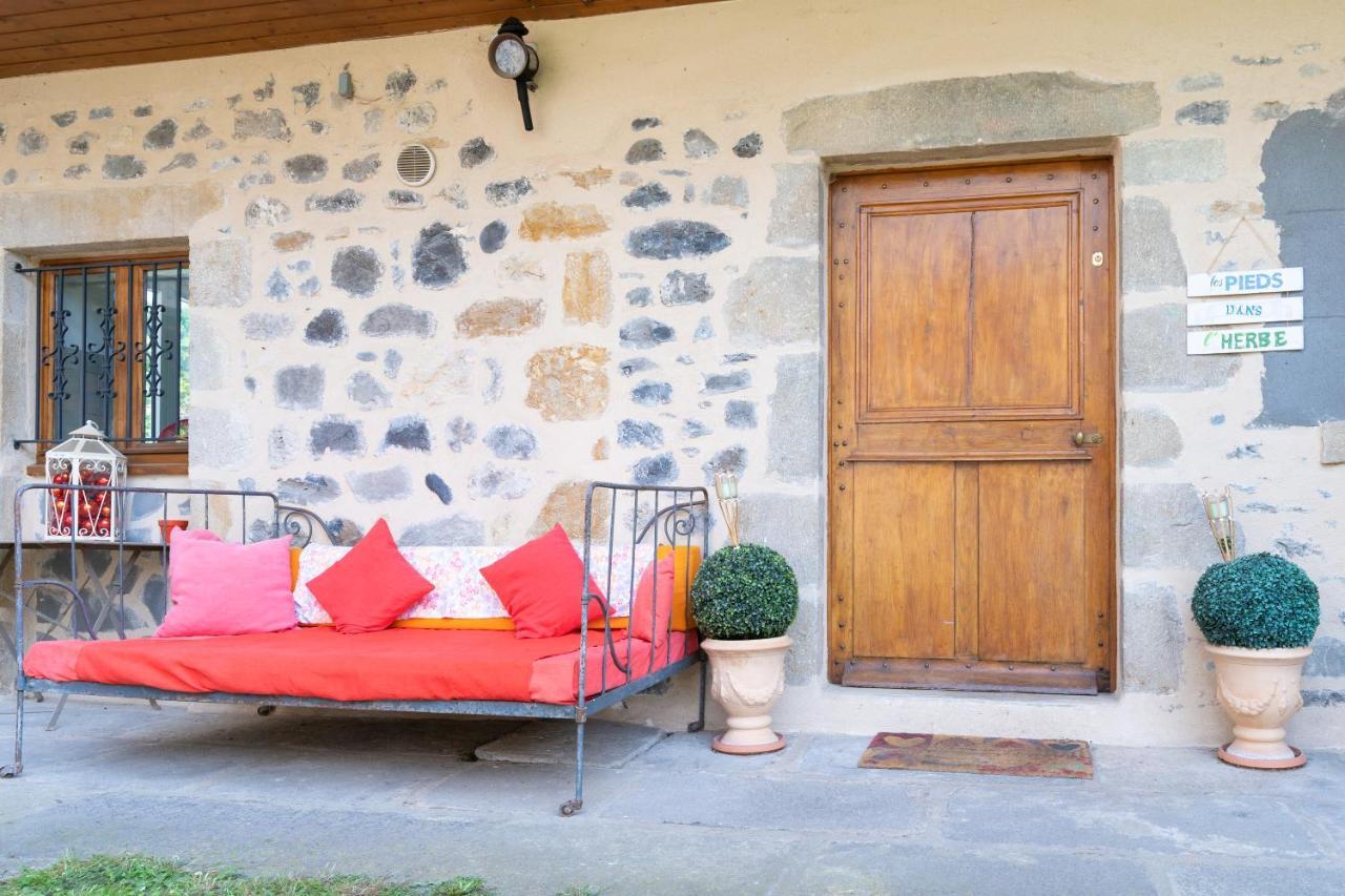 Les Pieds Dans L Herbe Meilhaud Exterior photo
